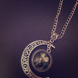 Wolfs howling at the moon